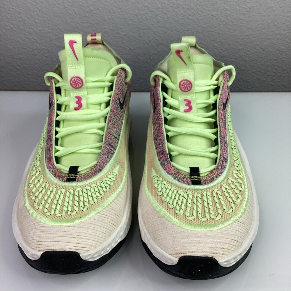 Nike Cosmic Unity – Size 7 (Women’s)